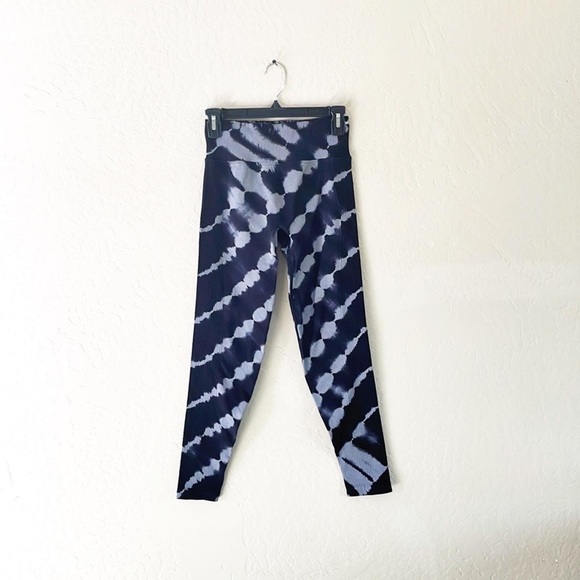(5/$25‎ SALE ✅) PINK Active Ribbed Panel Gray and Black Tight - Picture 1 of 9